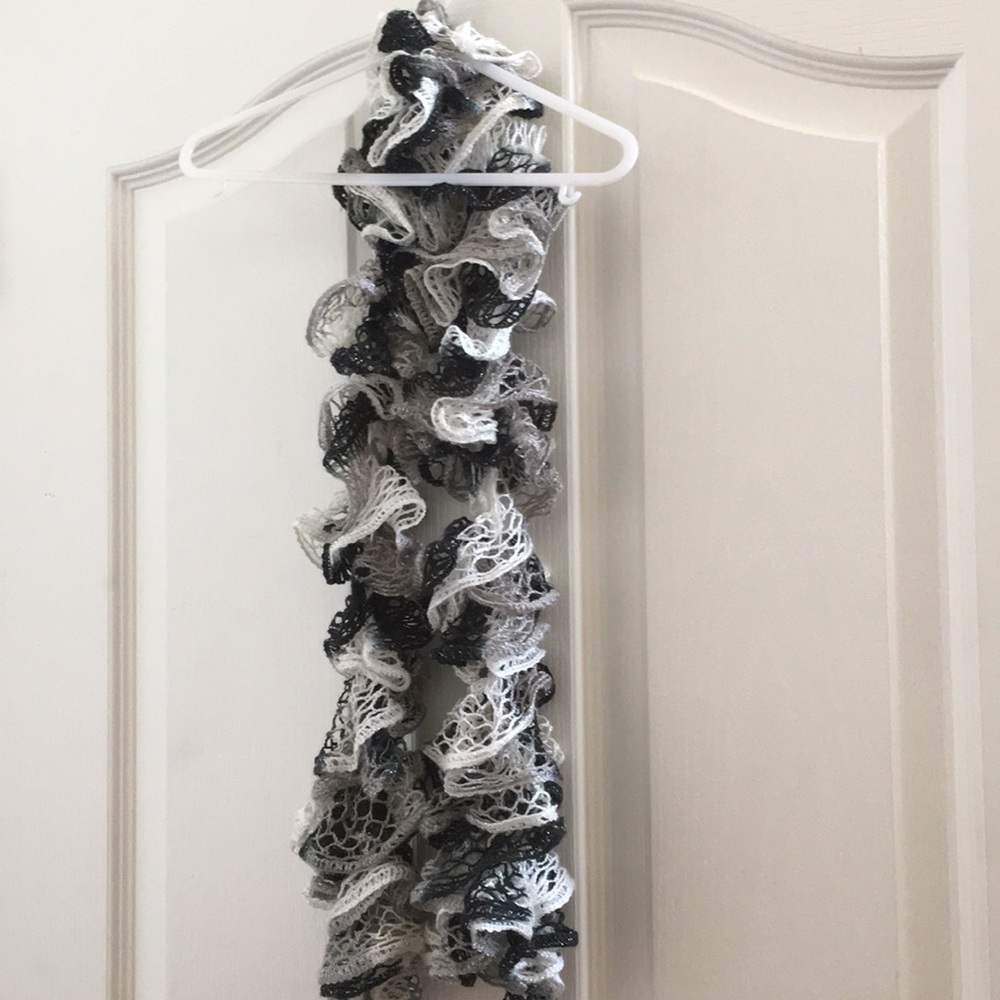 FINAL MARKDOWN Crocheted ruffled scarf